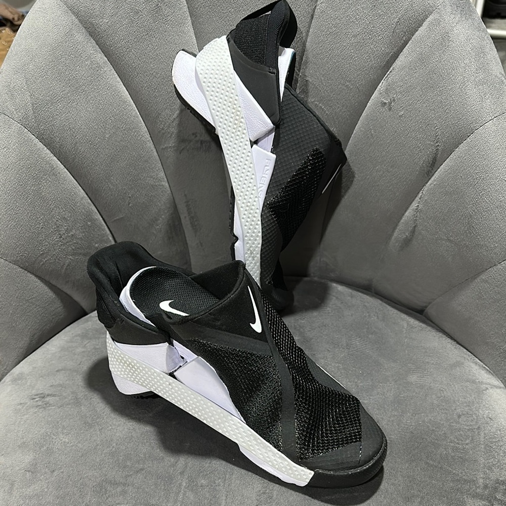 Nike Black and White women’s Sneakers